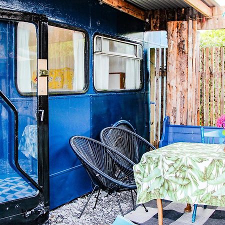 Double Decker Bus At Valentia Island Escape Hotel Chapeltown Exterior foto