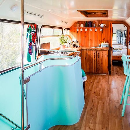 Double Decker Bus At Valentia Island Escape Hotel Chapeltown Exterior foto