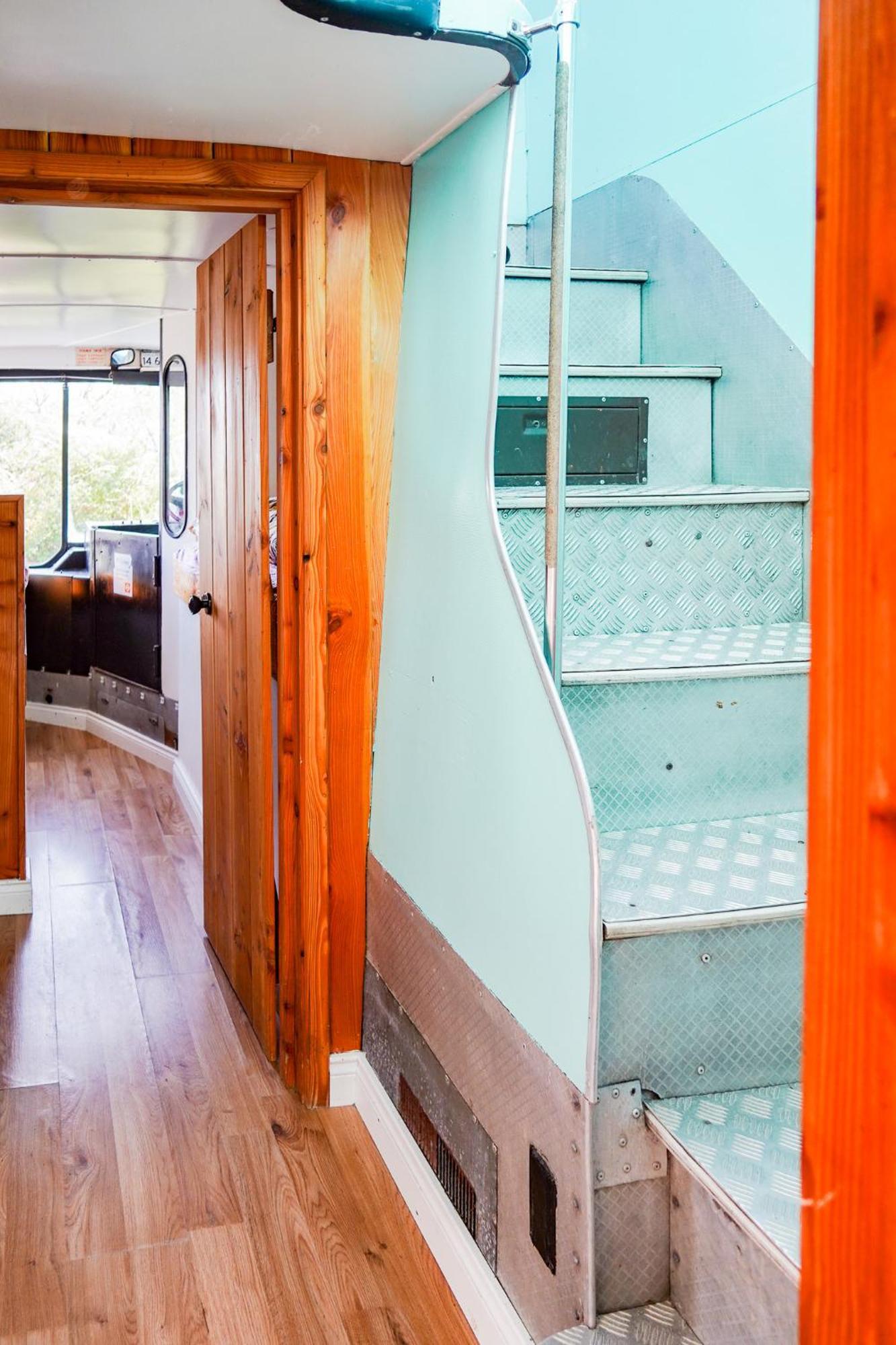 Double Decker Bus At Valentia Island Escape Hotel Chapeltown Exterior foto