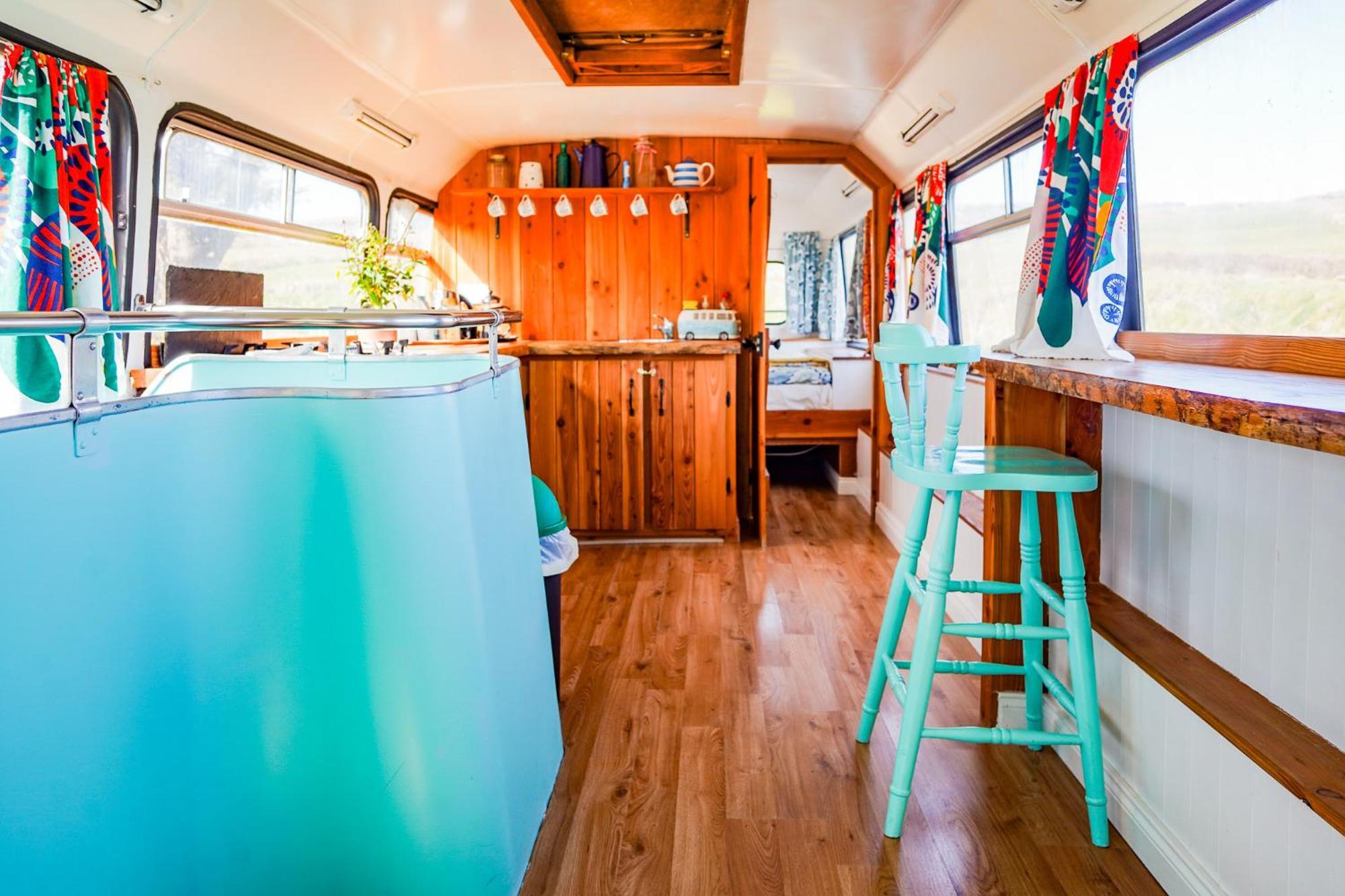 Double Decker Bus At Valentia Island Escape Hotel Chapeltown Exterior foto