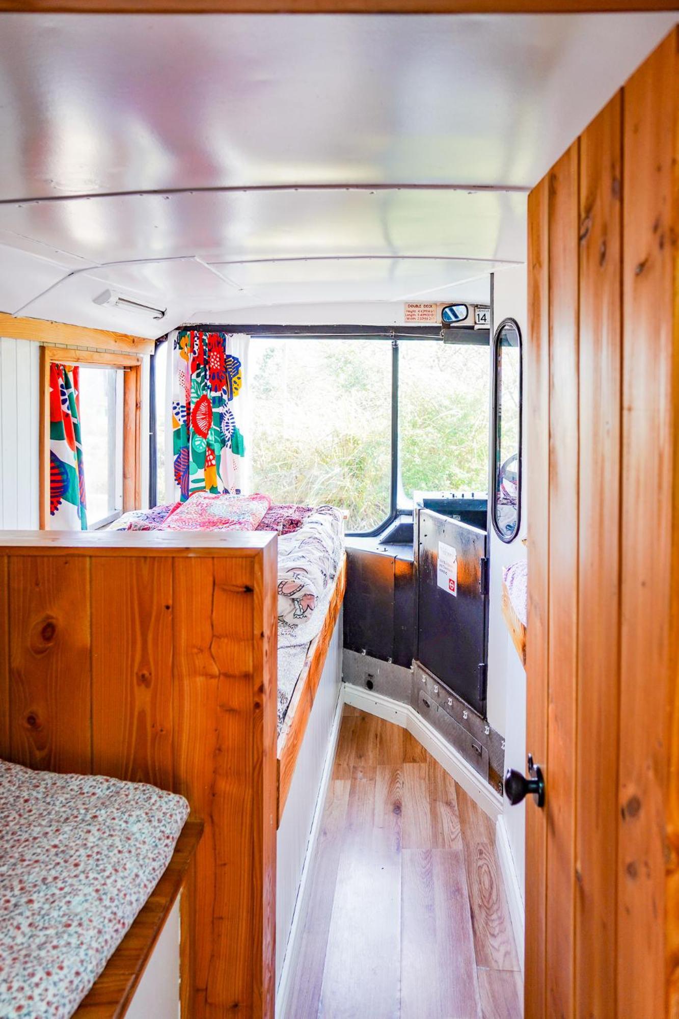 Double Decker Bus At Valentia Island Escape Hotel Chapeltown Exterior foto