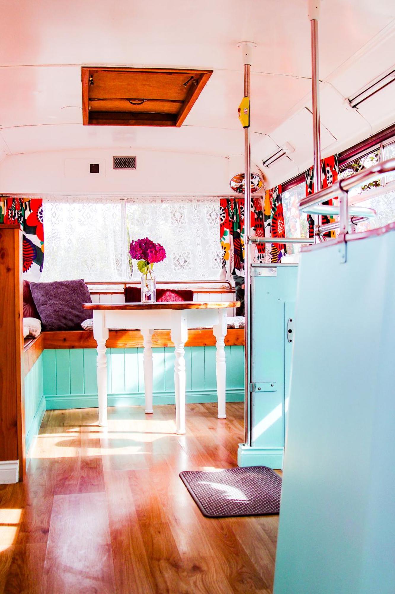 Double Decker Bus At Valentia Island Escape Hotel Chapeltown Exterior foto