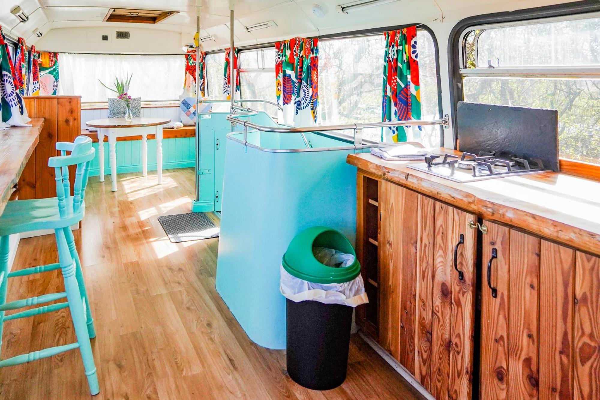 Double Decker Bus At Valentia Island Escape Hotel Chapeltown Exterior foto
